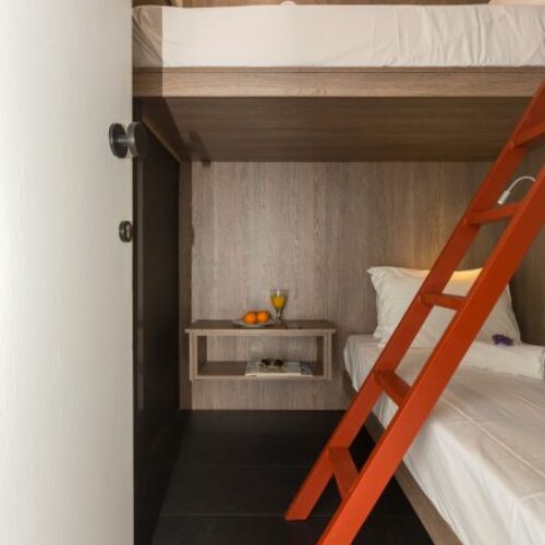 URBAN DEN 1st. RIGHT