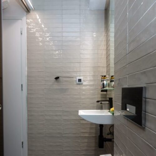 URBAN DEN 1st. RIGHT