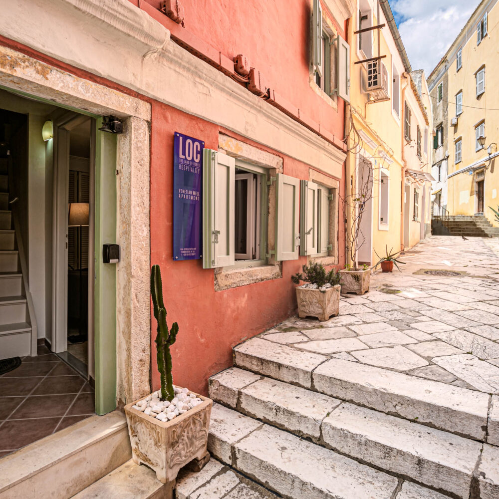 Venetian Well House