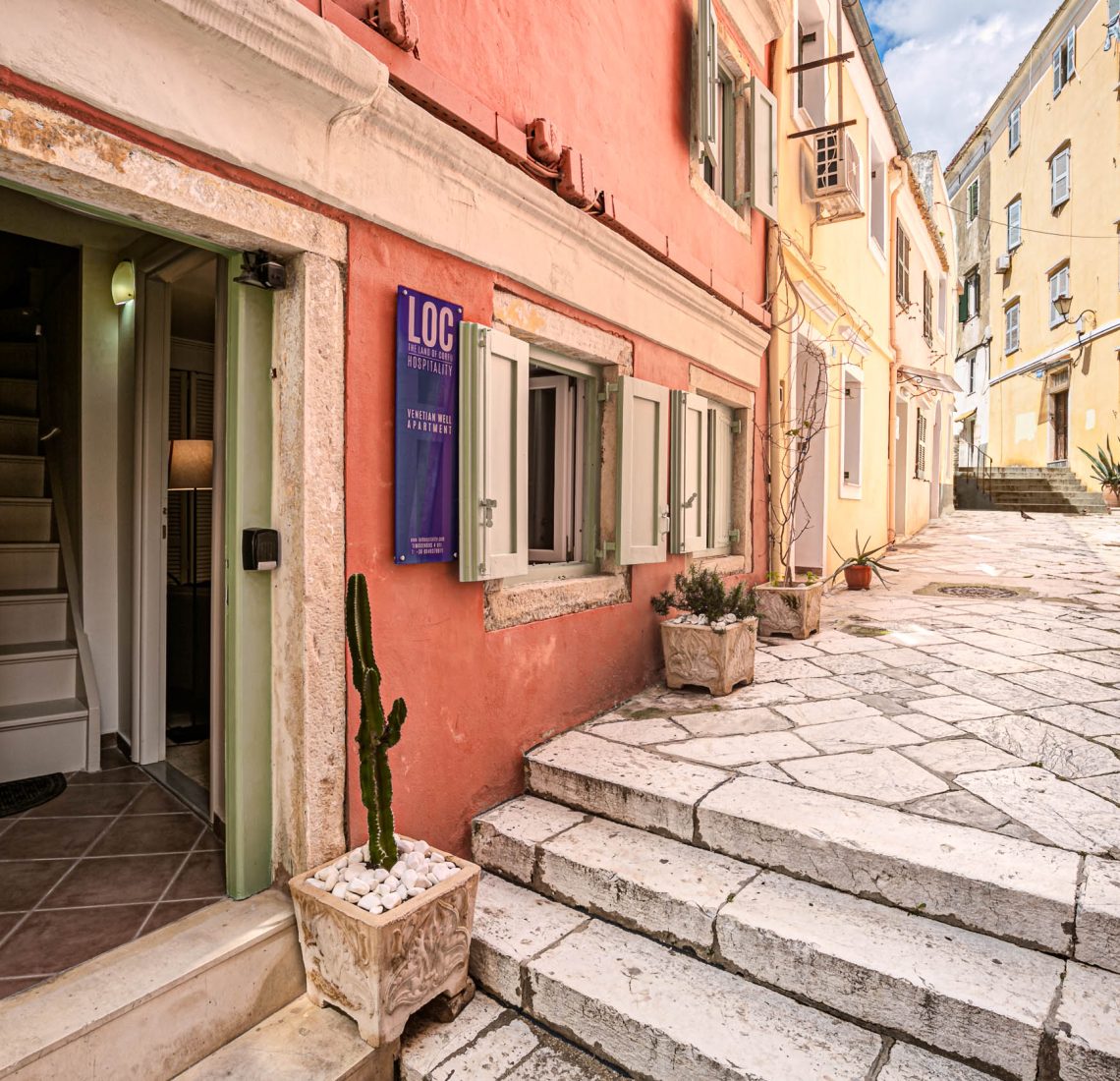 Venetian Well House